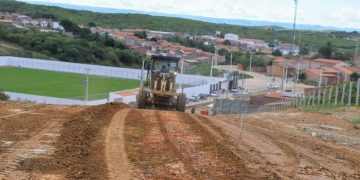 Governador Lucas Ribeiro destaca avanço de obras e investimentos em Santana de Mangueira e Curral Velho