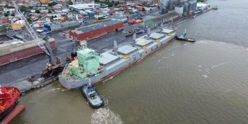 Porto de Cabedelo registra marco histórico com atracação do navio Fermita