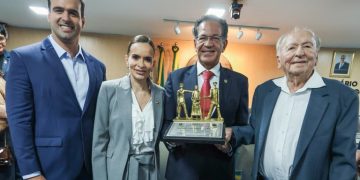 Governador Lucas Ribeiro participa de entrega de Título de Cidadania Campinense ao ministro Mauro Campbell