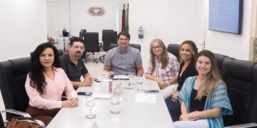 Leo Bezerra anuncia convocação de 97 aprovados no concurso da Educação e chega à marca de 500 novos profissionais