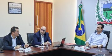 Governador Lucas Ribeiro recebe diretoria da Energisa e firma novas ações de eficiência energética em equipamentos públicos