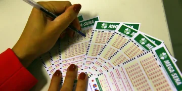 Mega-Sena acumula e prêmio principal vai para R$ 12 milhões