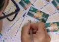 Mega-Sena acumula para R$ 135 milhões; confira as dezenas sorteadas