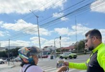 Semana do Trânsito: Montran realiza panfletagem e ação de conscientização em parceria com alunos da Escola Municipal Maria do Socorro Aragão