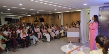 Primeira-dama Camila Mariz ministra palestra em Itaporanga e destaca ações do Governo no Sertão